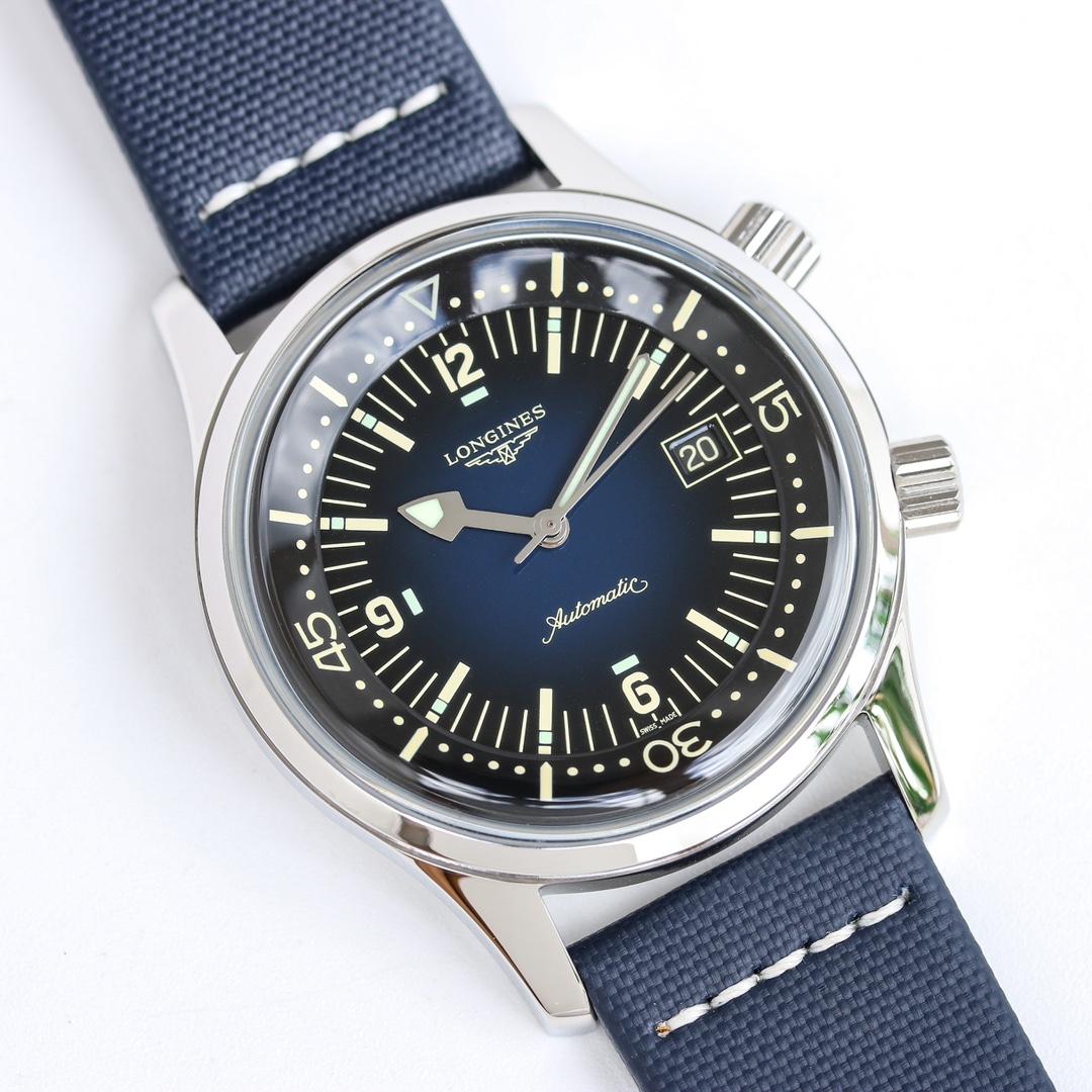 SJ 1400
Original mold good stuff is never too late classic returns]
LONGINES Legend Diver Legend series ??PR1 diving watch, a watch that won't be worn out, won't be duplicated, and is suitable for business, casual and other occasions, interpret the elegan