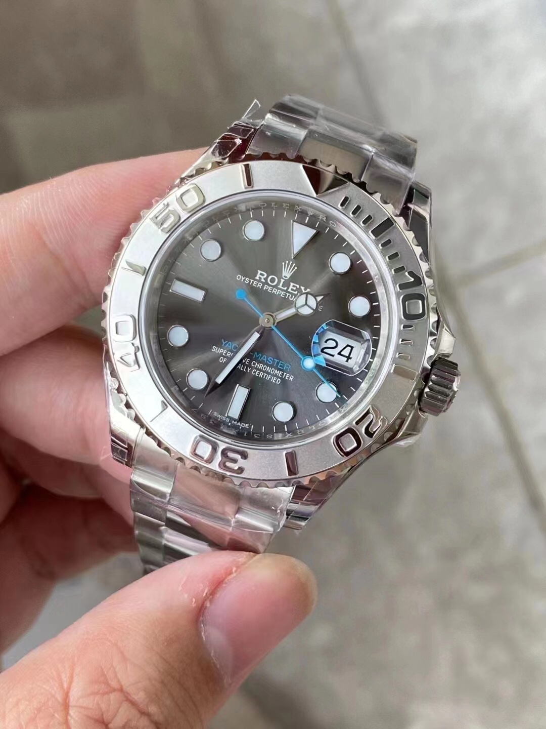 C Yacht 3235 aircraft uniform: 1850
???VS NEW, up to, up to, up to, up to, YACHT 40mm series 126622.1. Left/right GEN= genuine Vs factory product, with upright 3235 all-in-one machine, counterclockwise adjustable date, three codes in one with NFC inductio