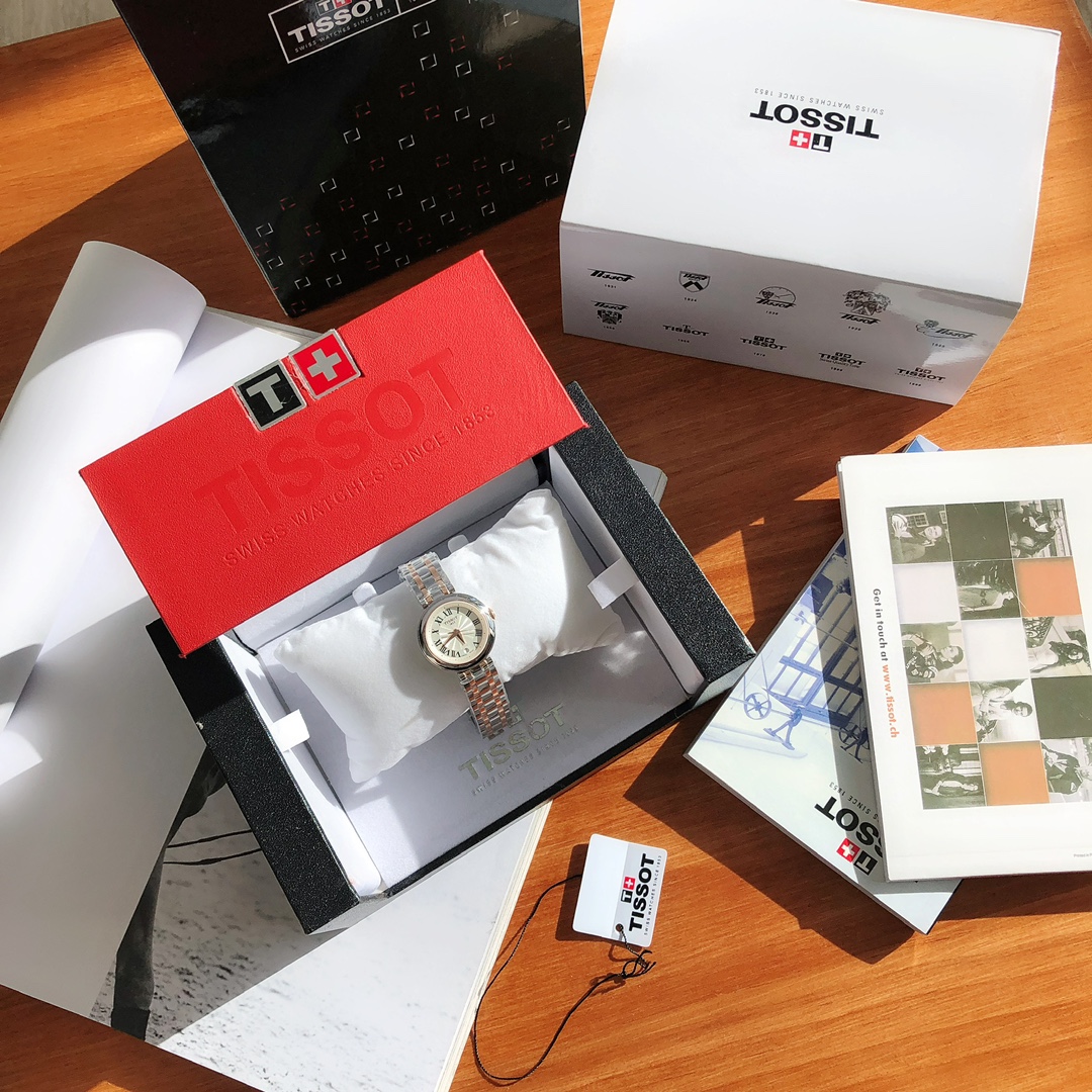 ??370/390 steel strip +20
Tissot 2022 latest LATEST LATEST latest latest Kari collection T126.010 Swiss quartz ladies watch! Inspired by ancient Roman architecture, also affectionately called "Little Beauty" because of its small and charming appearance, t
