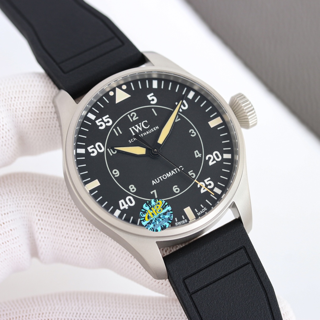 White titanium 1300 Bronze 1400
Double Eleven special offer, free belt. IWC Grand Pilot collection. The 43mm wild and masculine design exudes an air of dominance. Delicate and gentle craftsmanship, perfect. The two complement each other -- the combination