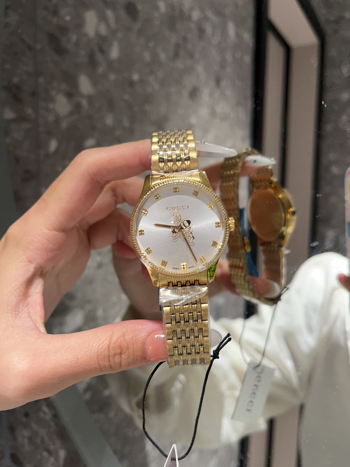 ?? White 310. Gold 330 Gucci New Bee! The highest quality of the original piece! Gucci 's new G-Timeless Slim collection watches, the overall design is so good, so I have to come here right away to plant some grass for everyone! The main style features ar