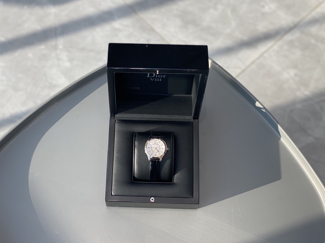 ??300 "McHouse MJ" Dior inner ring diamond black strap. Dior viii montaigne women's full diamond real diamond watches are both 6w?, all available in the counter! Support any watch institution for inspection!

There are three styles in total: black strap, 