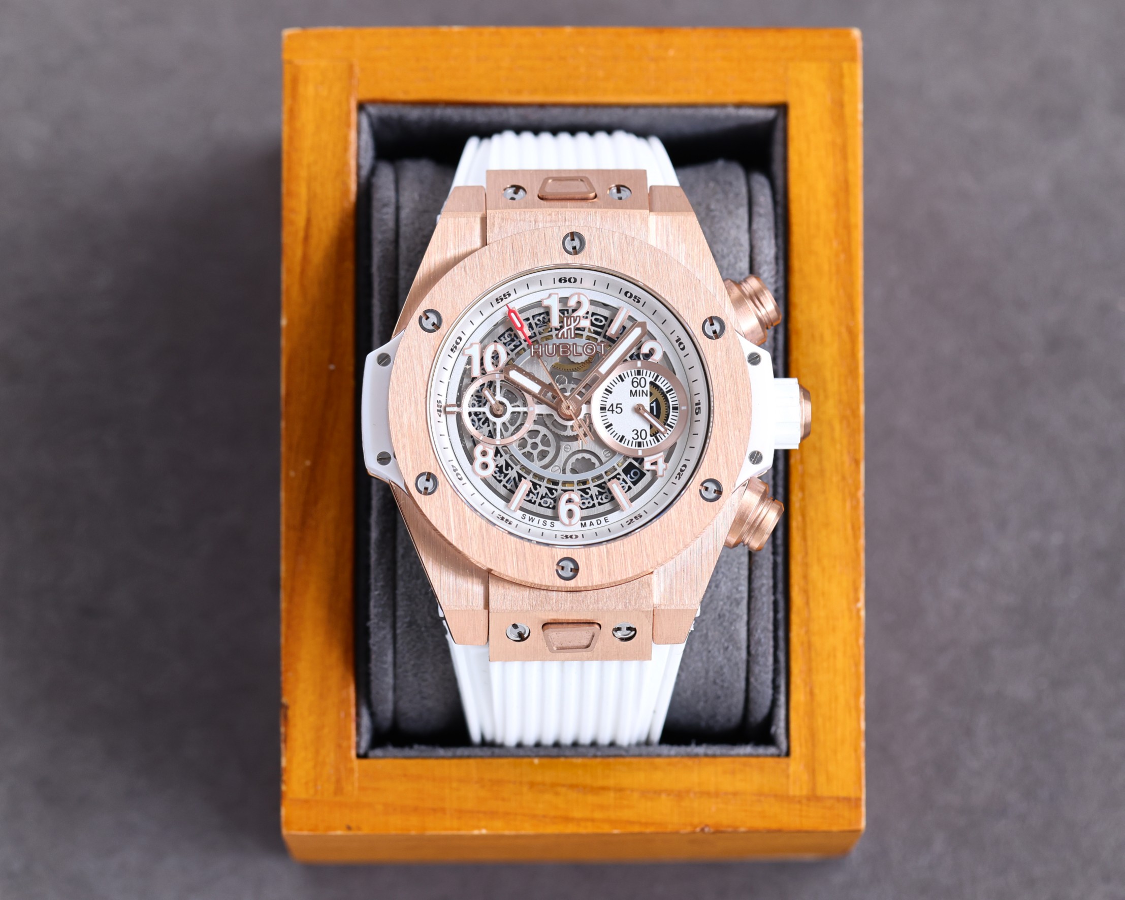 ?? HUBLOT - Fearless and aggressive, abbreviated as "HUB" "Hublot", BigBang Element Material Chronograph v2 version ? Case made of imported 316 stainless steel material design explosive ? Equipped with 7750 modified "HUB1242" automatic movement Chronograp