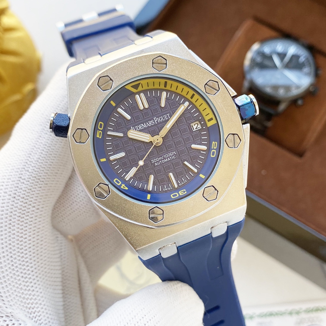 ?? 140
AP Audemars Piguet
15710 St. OO.A002CA.01 Royal Oak Offshore Men's Mechanical Watch
With an automatic mechanical movement, anti-glare glass and a frosted case,
Paired with imported rubber strap (top-grain calfskin) original pin buckle
Super high qu