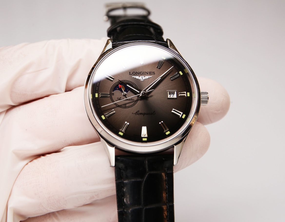 Leather strap 640. Steel strap +20. (Water-resistant 5 degrees, swimming ??!)
Longines, Boya collection
The Sun, Moon and Stars collection
Equipped with the original imported 8217 movement (0 repair 0 after-sales service)
With A super A stainless steel ca