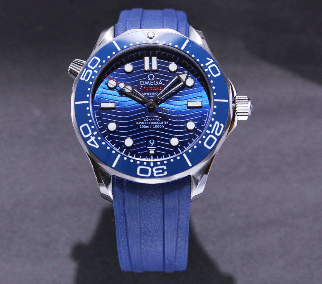 White glue P: 580. Kim ?20.
Hit market ?? After two years of repeated sampling, always adhering to the practical value, there is no best, only better upgrade concept, the Omega Seamaster 300 series is once again pushed to the peak! 2021 Official Strong re