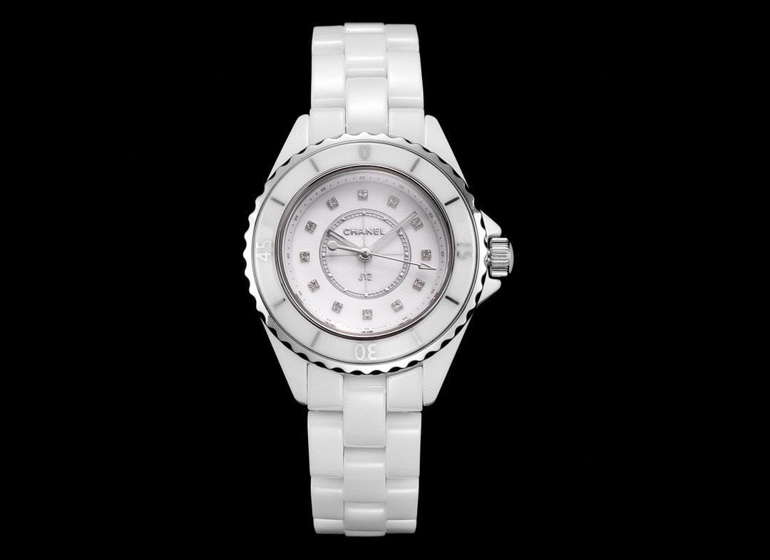 1300. Tw Super Ceramic new product - Chanel J12 series 33mm watch! Goddess's delight, a masterpiece of the year!
"Latest Version Details"
1 ? The case size is the same as the original, with 33mm power!
2 ? Made of high-density tempered ceramic, lightweigh