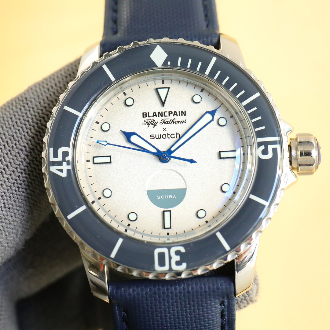 Uniform 1100. Blancpain Fifty Fathoms watch,
2023 [Case] Watch dimensions 45mm316 stainless steel metal case with sapphire bezel mirror (Originals) Ultra-thin case with CNC-engraved coin outer line process, elegant lugs comfortable to the hand
2: The spir