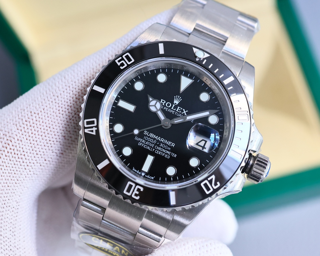 1250. [41mm 3235 movement]
??. C factory /clean, latest limited edition [High version] 2023 latest model, perfect match. The latest Rolex Submariner 6 with crown, more upscale, true 41mm size consistent with the original, smaller four-corner lugs, wider s