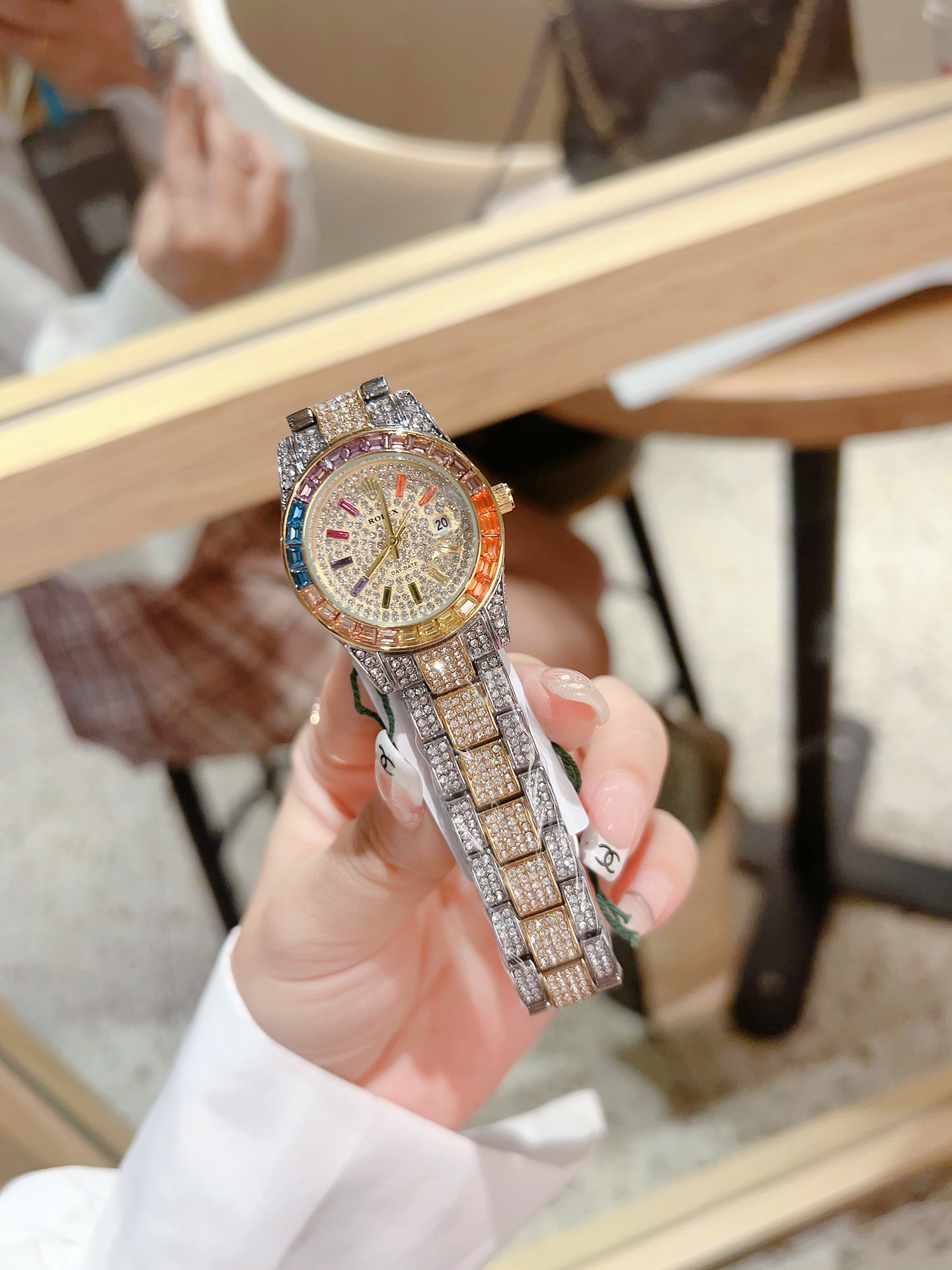 ?? New 155 recommendations ?? Full of diamonds
Rolex 28mm exquisite small watch women 's bestseller recommendation design shows unique noble elegance goddess temperament! The all-diamond steel bracelet with a butterfly clasp, a style that is not ostentati