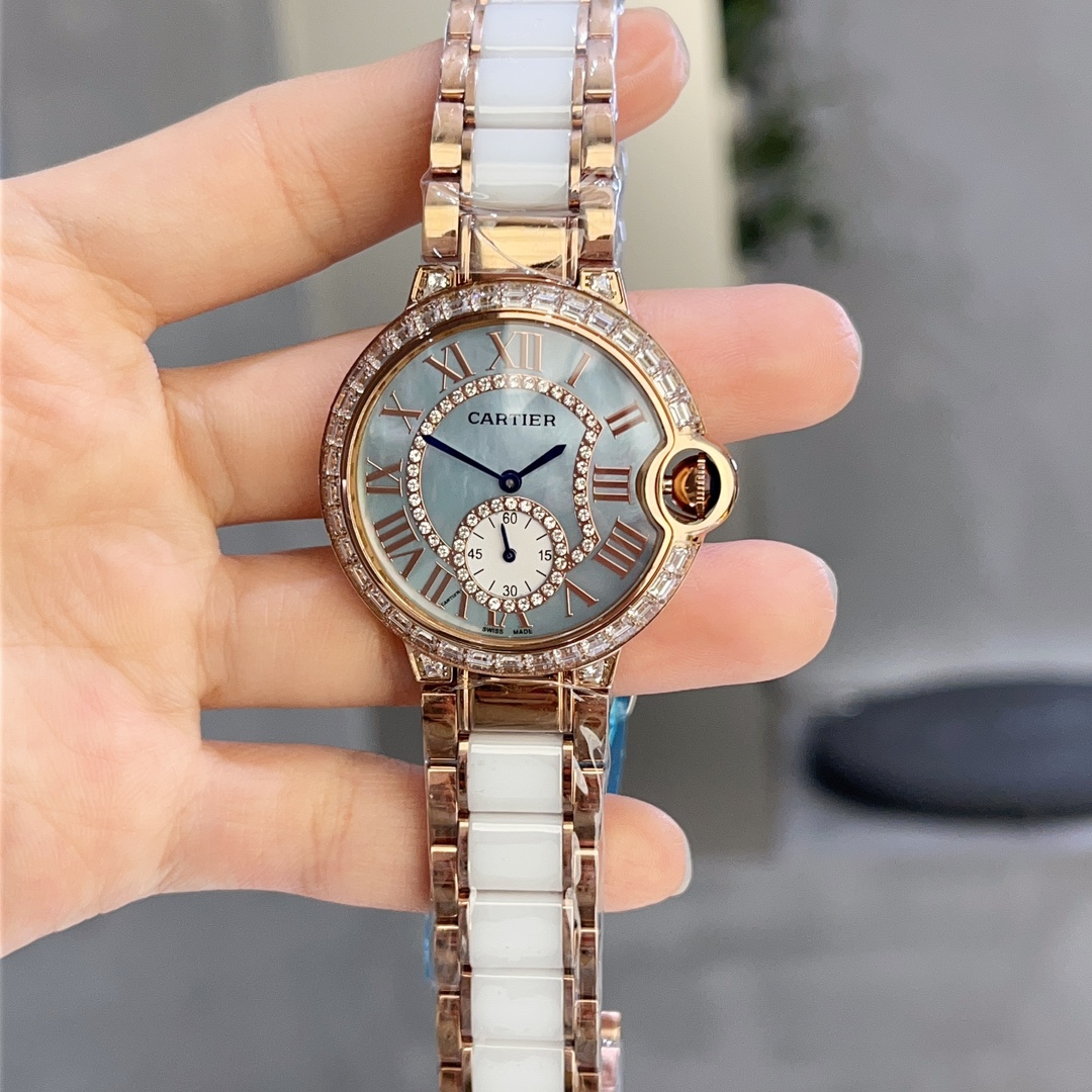 ?? Square diamond interceramic rose case 440
?? New ice blue dial ???? Ballon Blanc De Cariter ladies' watch Square diamond collection, square diamond is one of the many cut shapes of diamonds and is an irregular diamond. The English word for "square diam