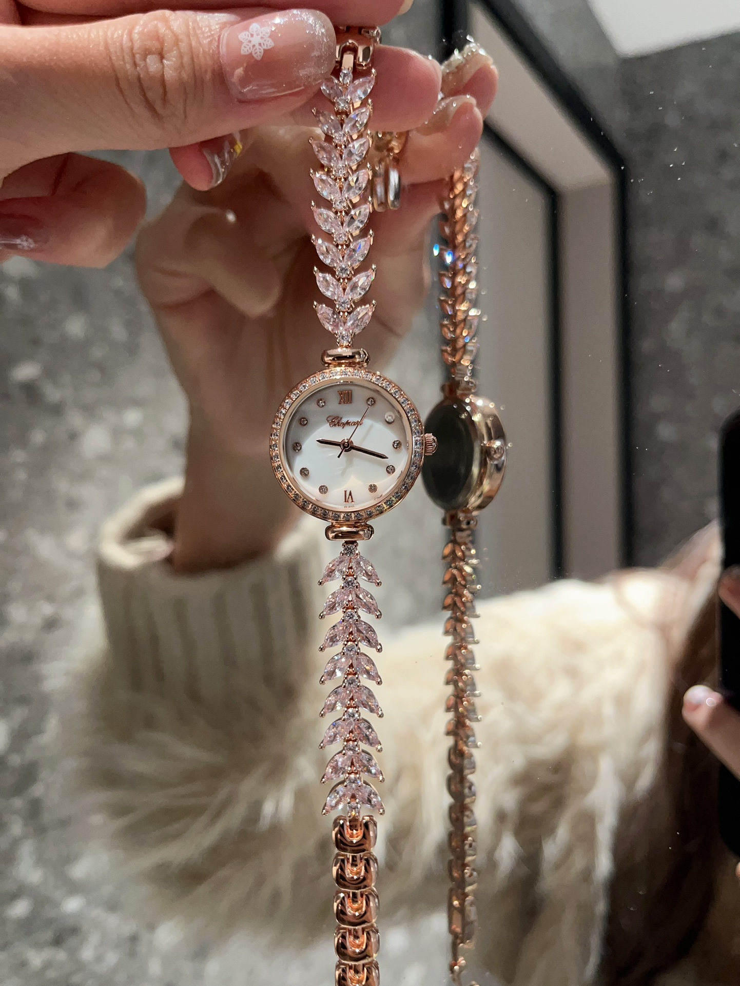 ??160 Chopard Mermaid watch Chopard!
Xiaohongshu ? ? Douyin bestseller Chopin diamond-encrusted zircon giant flash ? Zircon zircon necklace, size: 29mm movement: Imported quartz movement 30 meters deep water-resistant. Too BEAUTIFUL ? Dial gradient mother