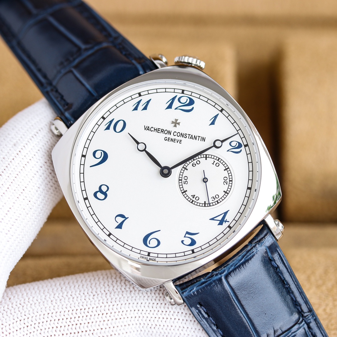 Vacheron Constantin Historical masterpieces series American 1921
Equipped with: Dandong 2824 two-and-a-half-hand movement
1? A memorable cushion-shaped case, 40mm in diameter, inspired by the early cushion-shaped case design, reimagined with today 's nobl