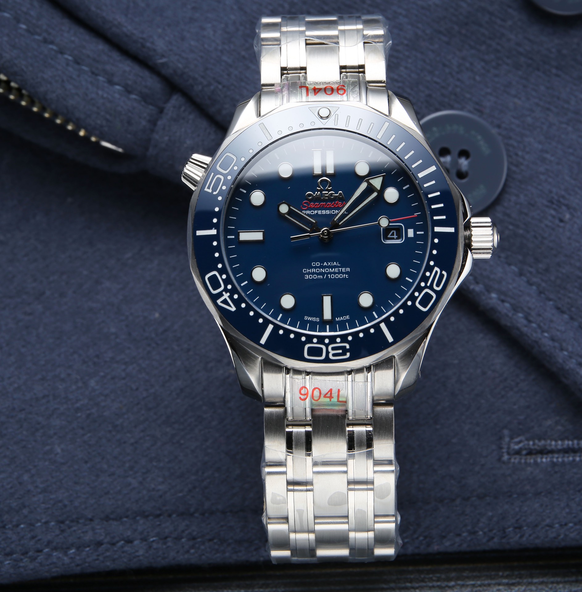 White steel P: 600. Gold ?20.
Hit market ?? After two years of repeated sampling, always adhering to the upgraded concept of practicality, no best, only better, the Omega Seamaster 300 series has once again reached its peak! 2021 Official Strong recommend