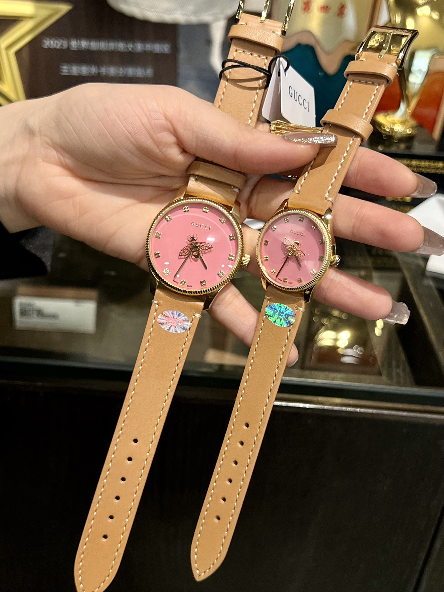 ?? White 290. Gold 310?? Gucci new Bee! The highest quality of the original piece! Gucci 's new G-Timeless Slim collection watches, the overall design is so good, so I have to come here right away to plant some grass for everyone! The main style features 