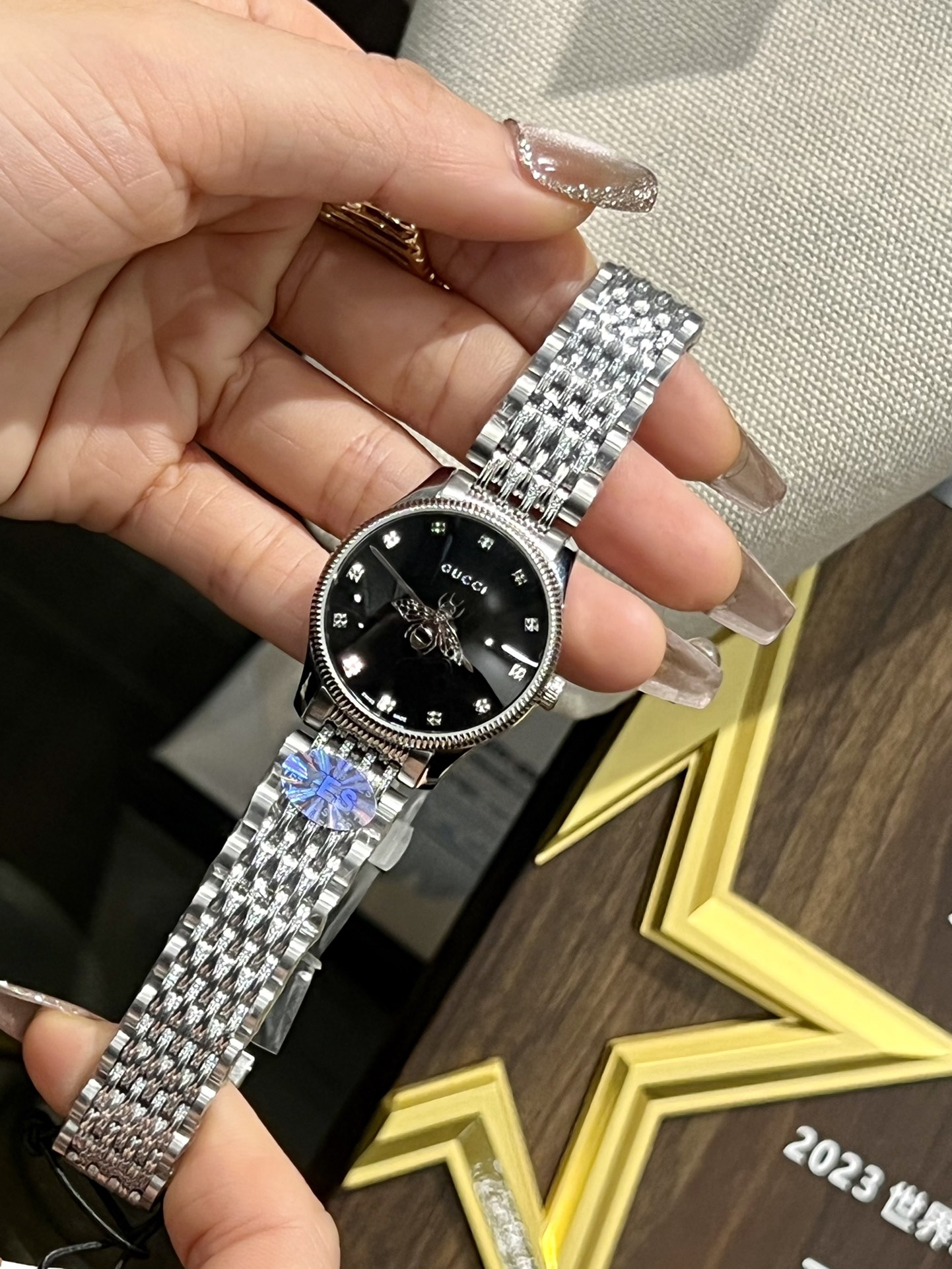 ?? White 310. Gold 330?? Gucci new Bee! The highest quality of the original piece! Gucci 's new G-Timeless Slim collection watches, the overall design is so good, so I have to come here right away to plant some grass for everyone! The main style features 