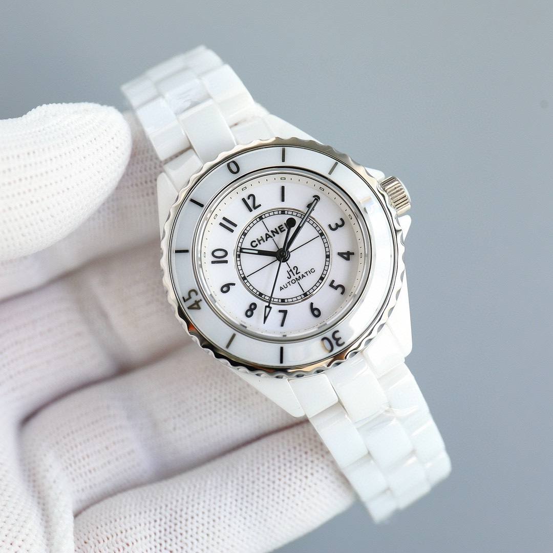 Produced by TW 1400
Super Ceramic new product - CHANEL J12 series 33mm watch! Goddess's delight, a masterpiece of the year! ???OT3
"Latest Version Details"
1 ? The case size is the same as the original, with 33mm power!
2 ? Made of high-density tempered c