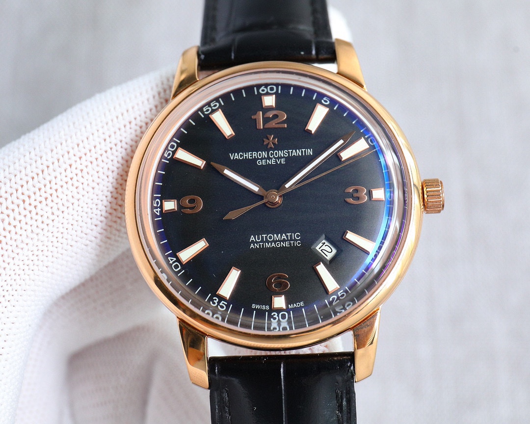 TW produced White case 1150 Gold case 1200
Vacheron Constantin VC Four Seas collection ???MO1 upgraded! Super luminous pot lid glass watch with original 9015. To MAKE the watch slimmer, vibration frequency 28,800 times per hour to improve the arc of the f