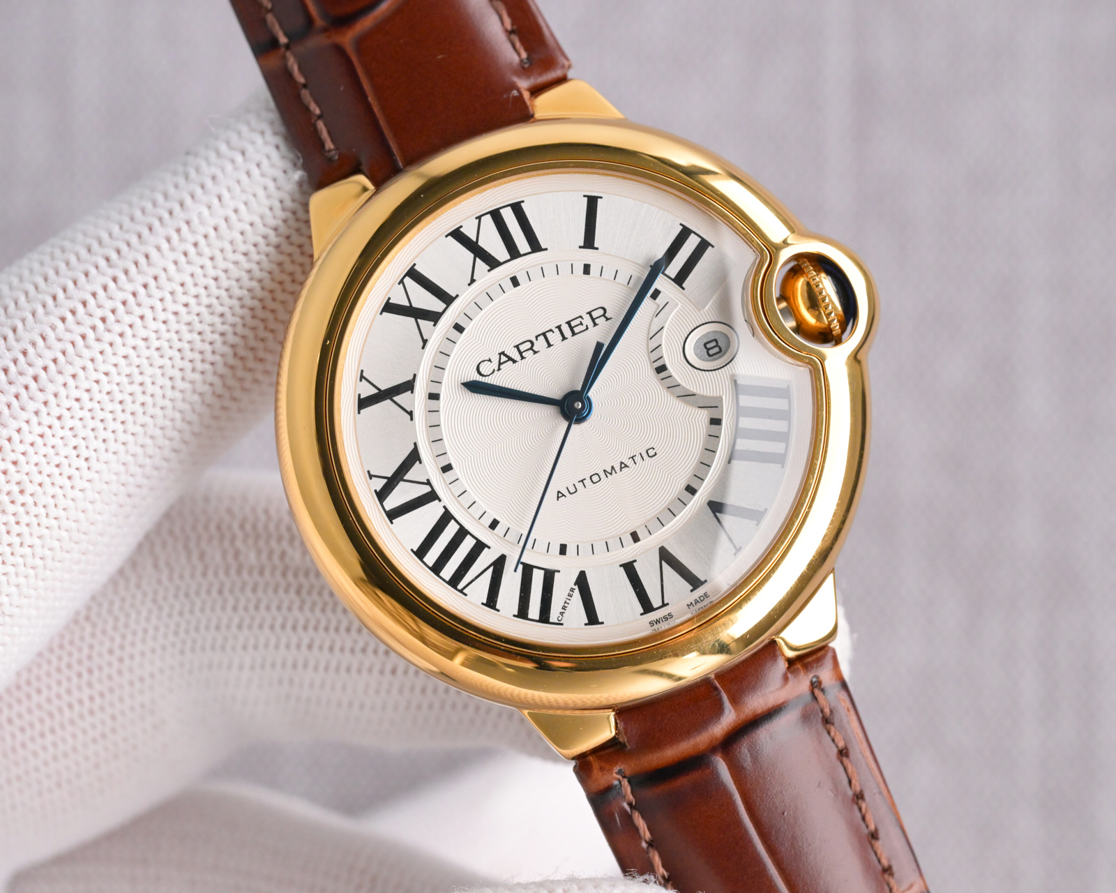 From JBL 1600
JBL (CARTIER 18k gold watch) CARTIER ???RW1 Ballon Bleu men 42mm mechanical ARRIVAL, alligator leather strap... 18k gold-plated
Although mechanical watches are more upscale than quartz watches, many people are not very familiar with mechanic