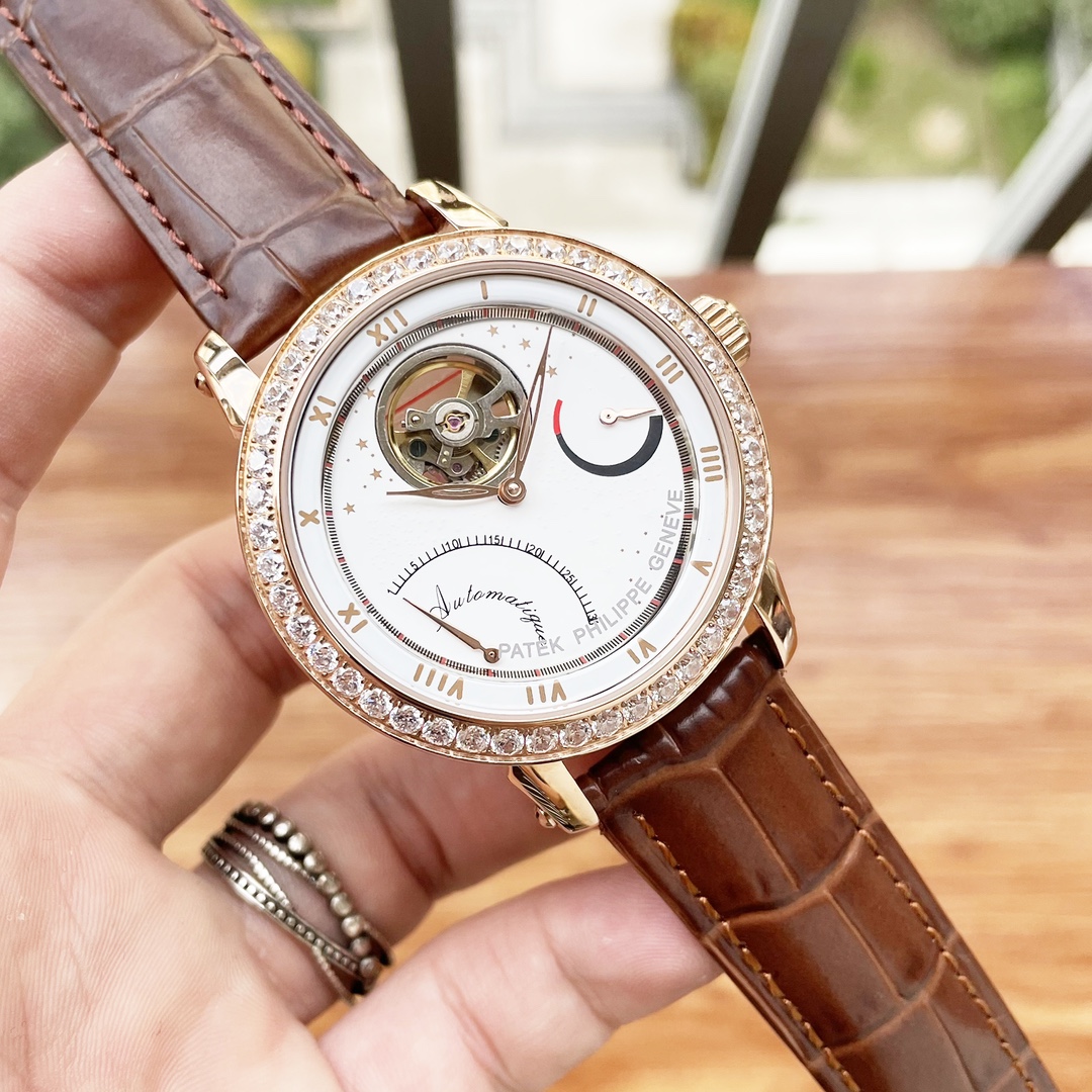 White 570 Rose gold ?20 with diamonds ?30
??? Patek Philippe ??Patek Philippe Starry Sky Flywheel Complex Function Starry Sky Series Tourbillon Movement Power Reserve Calendar Multi-function Design movement optimized, detail in place, size ultimate, funct