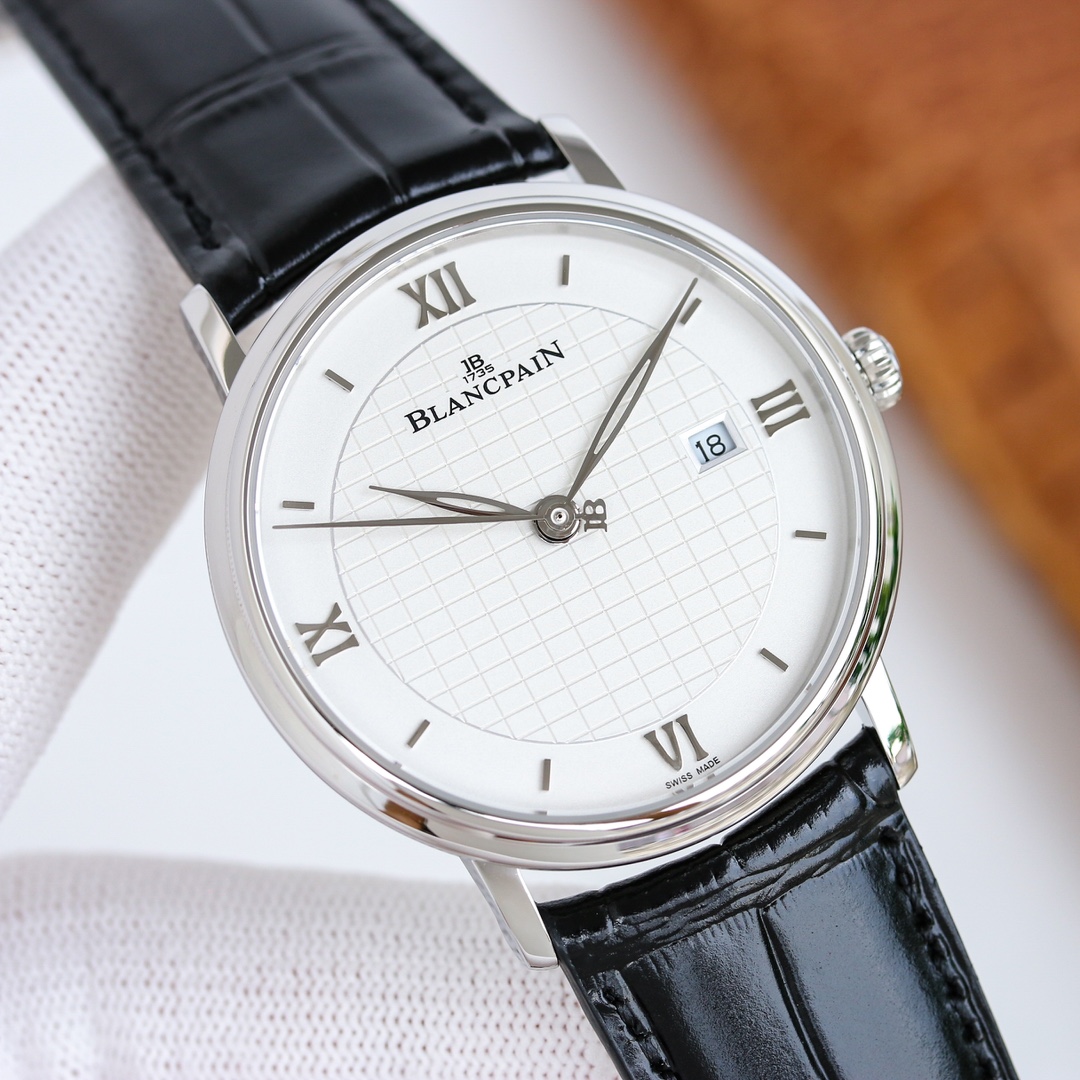 From TW White shell 1100, gold +50
Blancpain Classic collection
Enamel dial, willow-leaf hands, Roman hour markers, simple and bright! Like a gentleman on the wrist, classic and extraordinary ???ZF4 details as follows:
1 ? [Case] 40MM in diameter, 9.5MM i