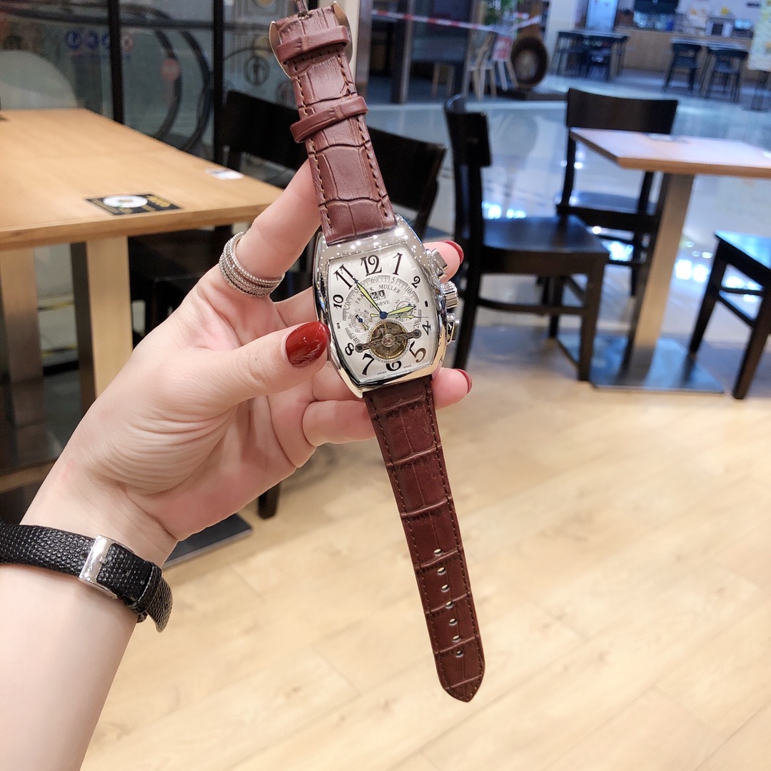 ??180 Franck Muller! The top luxury men's watches are from Geneva, Switzerland, and are a world-renowned luxury watch brand. Franck Muller has become a favorite among many celebrities with its unconventional creativity, reinforced mineral glass, automatic