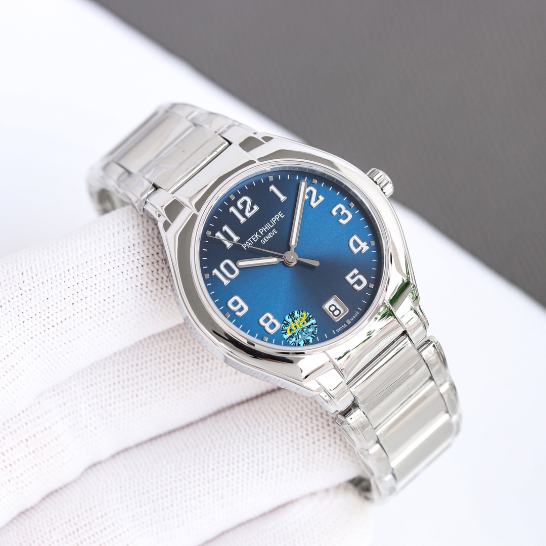 White Shell 1800 Gold shell 1850
The Patek Philippe TWENTY ~ 4 series 7300 makes a stunning debut. Come with ?? original portable leather case
Case: One-piece rectangular case. The size is 36mm, the same as the genuine. Bezel and lugs: Original synchroniz