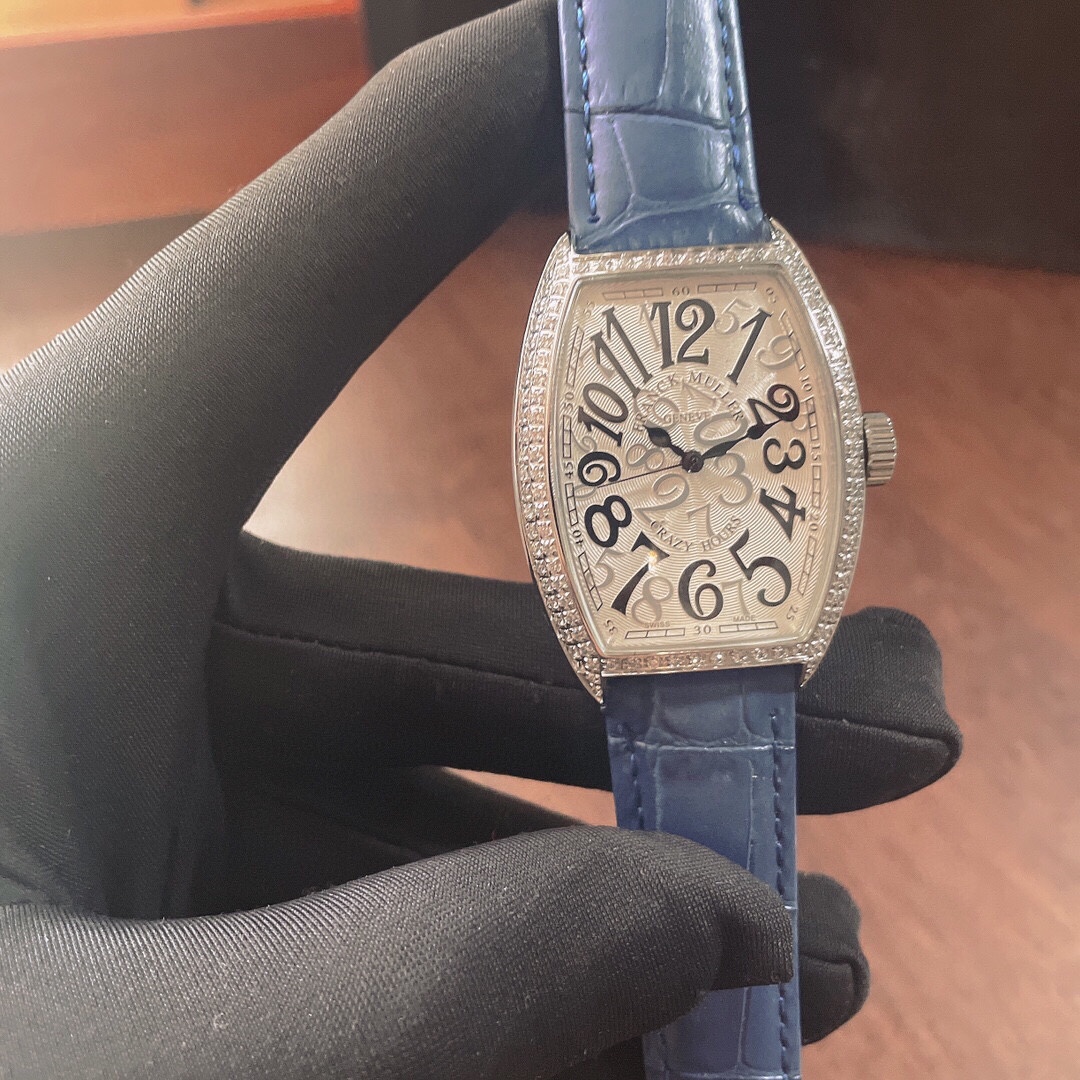 ?? 300/320
Franck Muller - cask NEW MODELS ladies watch, the same as many influencers, 316L stainless steel, imported quartz movement, with cowhine strap, hand-set craftsmanship, more elegant and luxurious features extremely matched with ??????, adding ne