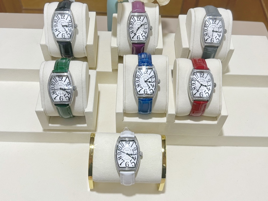 300/320
Here we come ~ to make the most substantial quality with the most beautiful pattern
Real shot of the CINTREE CURVEX series 316L stainless steel case, CNC-polished case, full case PVP vacuum plating for longer color retention. The caseback is seaml