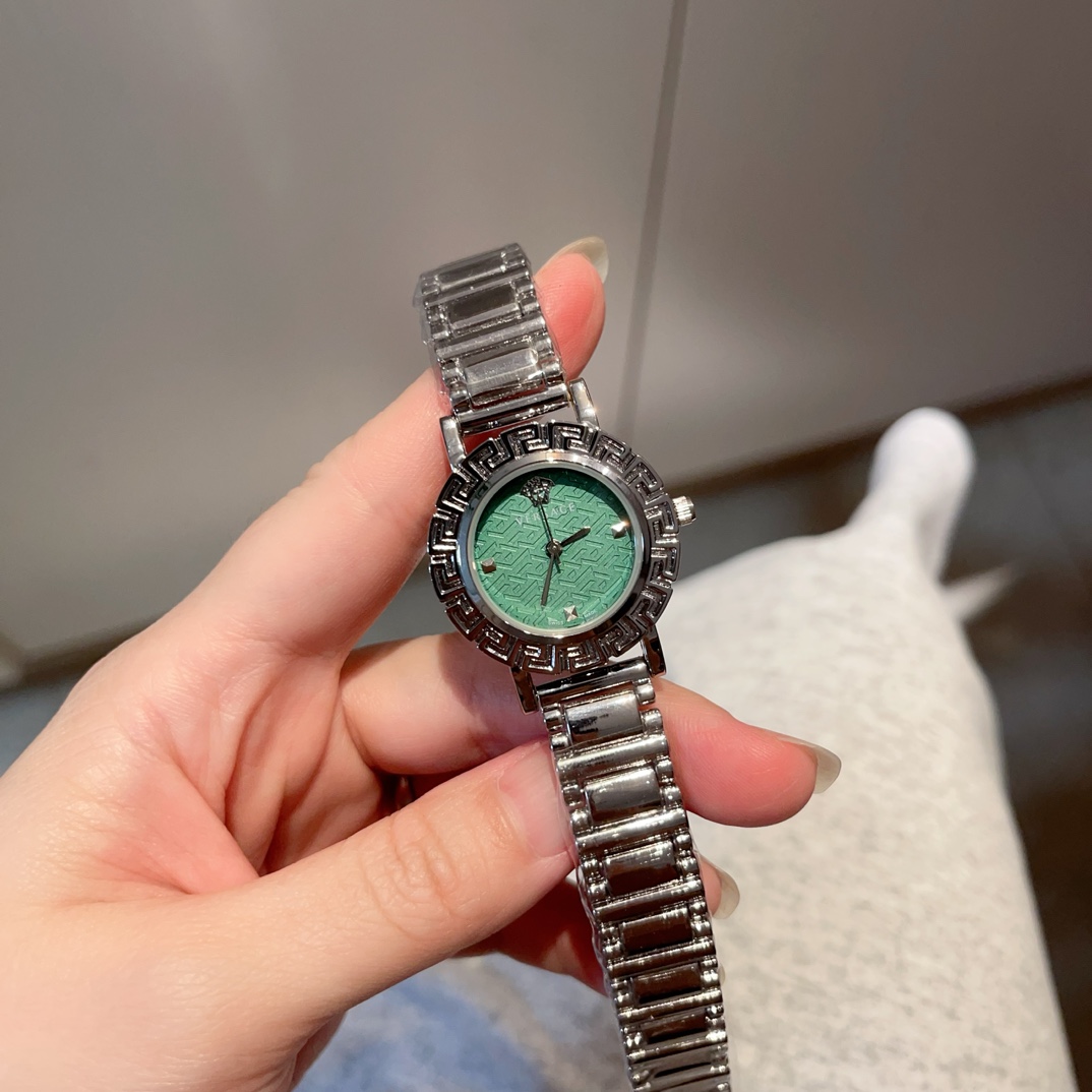 75 New ? VERSACE GRECA TWIST collection, 30mm in diameter, embossed art, layered space, Greek loop covering the top bezel and inner bezel, combines simple hour markers with innovative style design and eye-catching wristband, showcasing a combination of ur