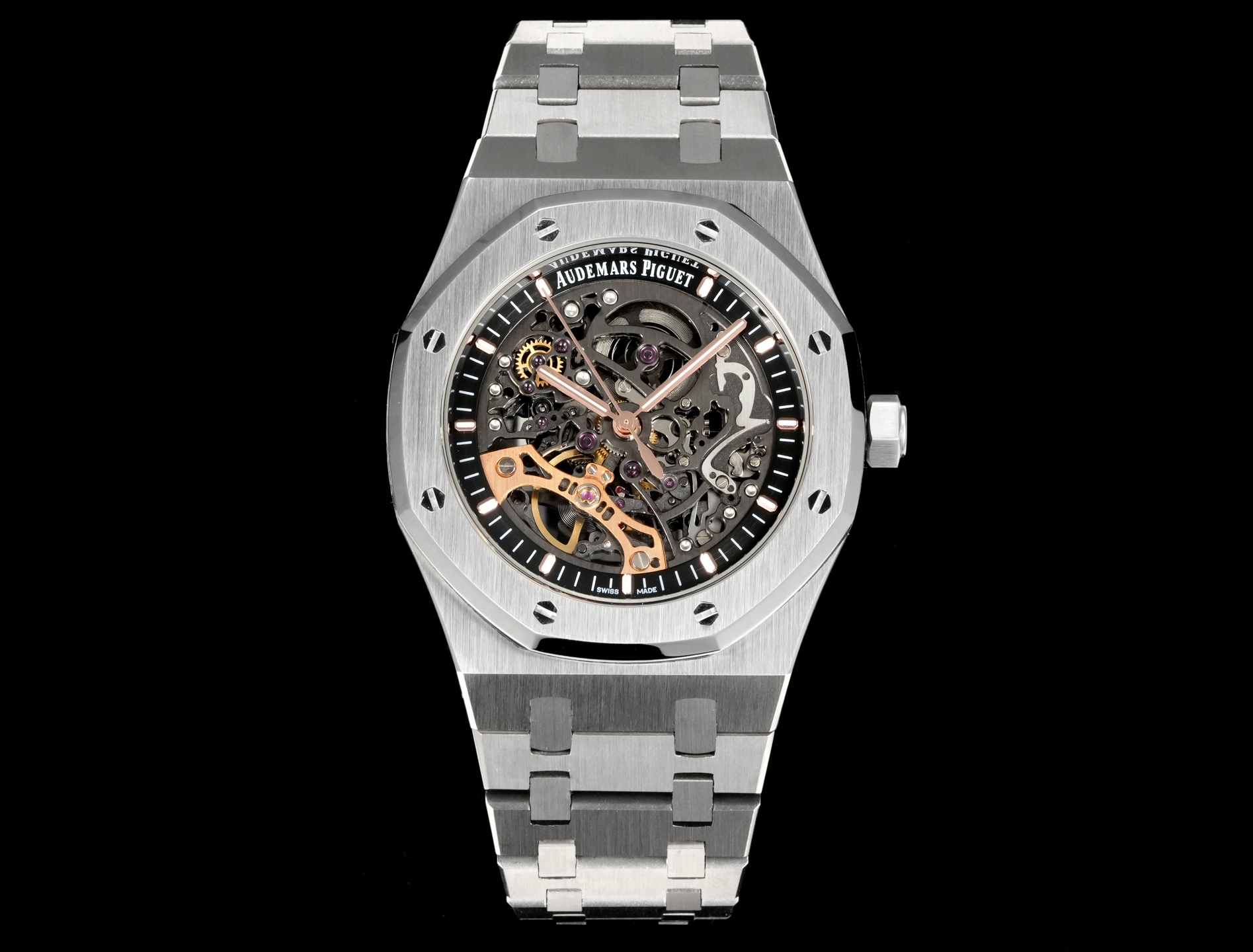 AP Royal Oak Offshore AP1 15407ST.OO.1220ST.01 Men's mechanical Calibre 3132 integrated movement, 41mm diameter, 9.9mm thickness Deep grey dial shape: Round dial material: Skeletonized dial with rose gold fluorescent three-dimensional hour markers and Roy