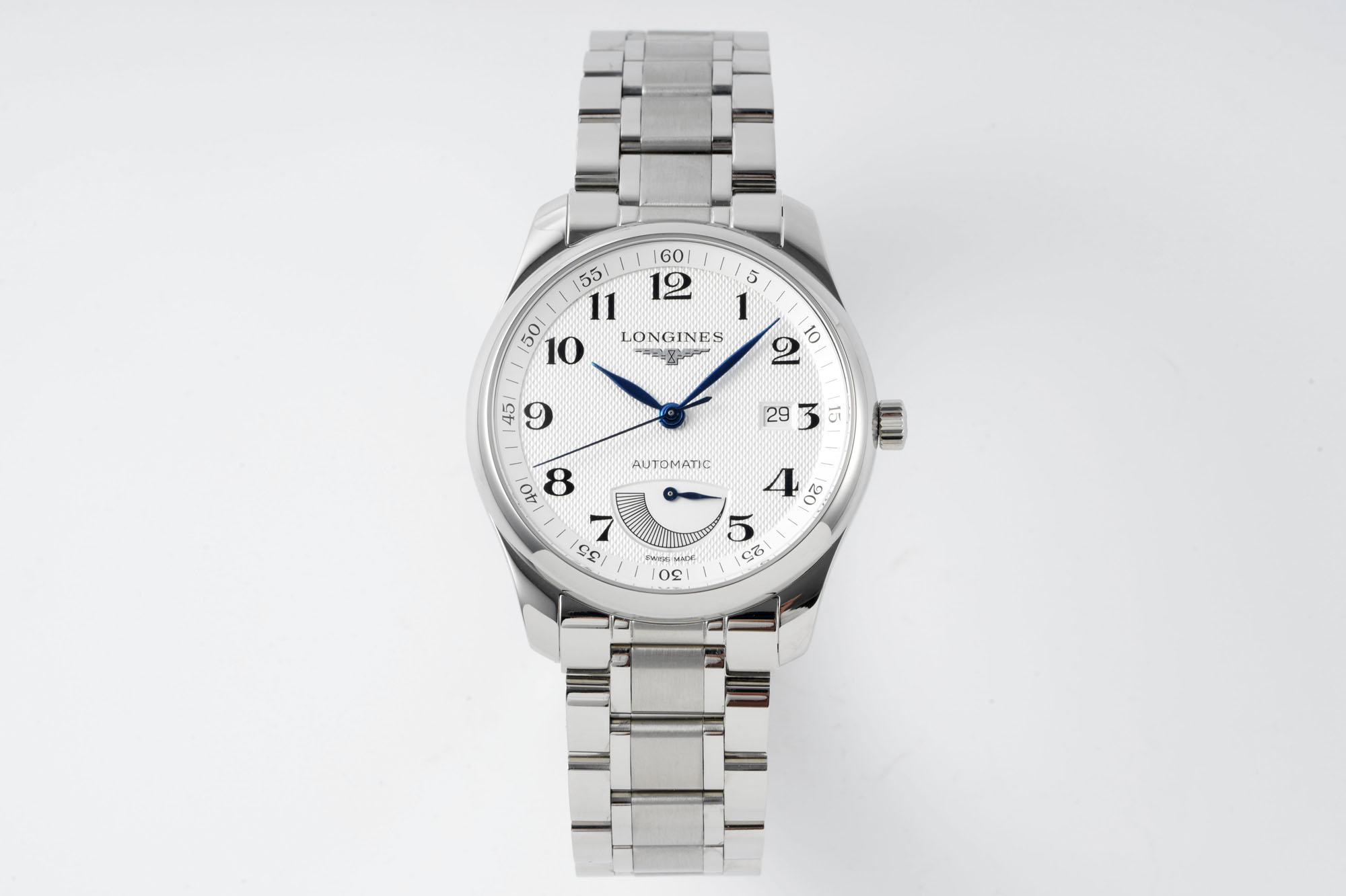 APS new Longines Master Collection Kinetic watches make a grand finale!

1 ? Dimensions 40x10mm. The case size is a perfect copy of the original craftsmanship
2 ? Blue steel quenched hands in the shape of a willow leaf, and the workmanship are in sync wit