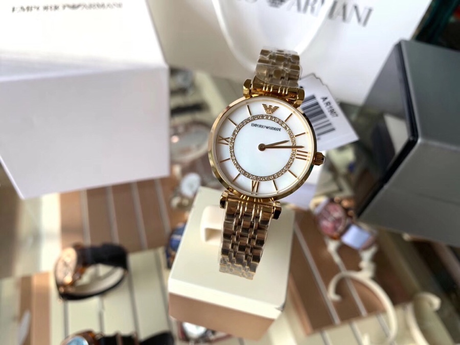 Armani AR1907 316 stainless steel case strap, mineral glass mirror, butterfly double snap, 30 m life water resistance, no wear supported return and exchange. Free warranty for non-human damage, dial diameter approximately 32mm