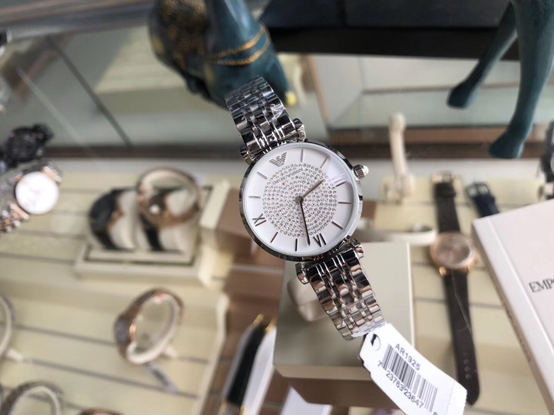 Armani Lady's Starry Sky Watch model (AR1925) 316 stainless steel case strap, mineral glass crystal, butterfly double snap, 30m life water resistance, dial diameter approximately 32mm.