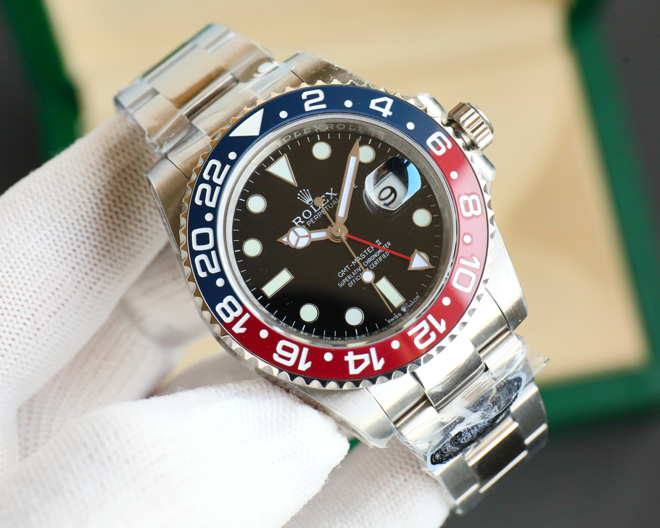 clean aftermarket
Rolex GMT GMT GMT upgrade. Made of genuine 904L steel, the one-piece ceramic white gold lettering bezel is the same as the genuine. Brand new 3285 integrated movement. Synchronous genuine GMT hands adjust the time and date forward and ba