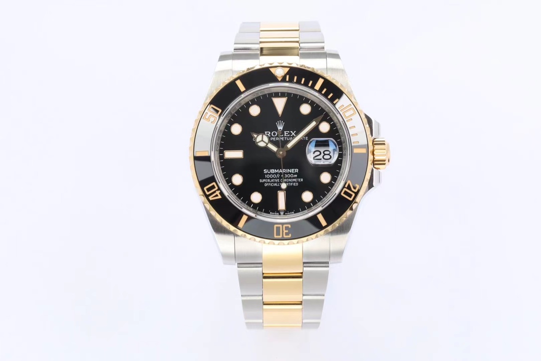 EW Rolex Submariner 41 series (Original mold, size and thickness matching original)
1 ? with Rolex 's new blue hairspring 3235 movement;
2 ? The same thickness as the original 12.5mm: 41mm in diameter; Ceramic bezel; Sapphire crystal watch;
3 ? Solid cent
