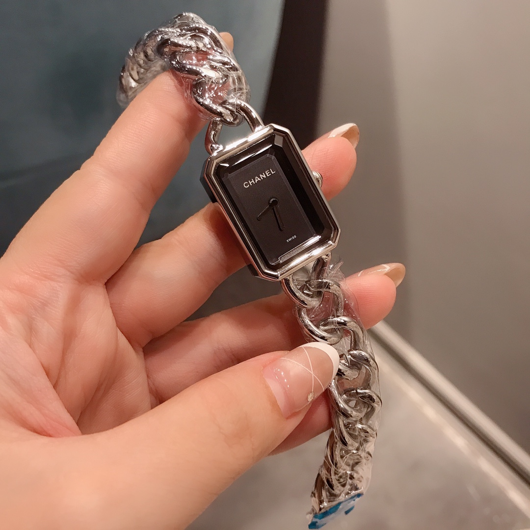 ??220 Maltose bracelet stainless steel quartz ladies' watch black dial 20mm*26mm