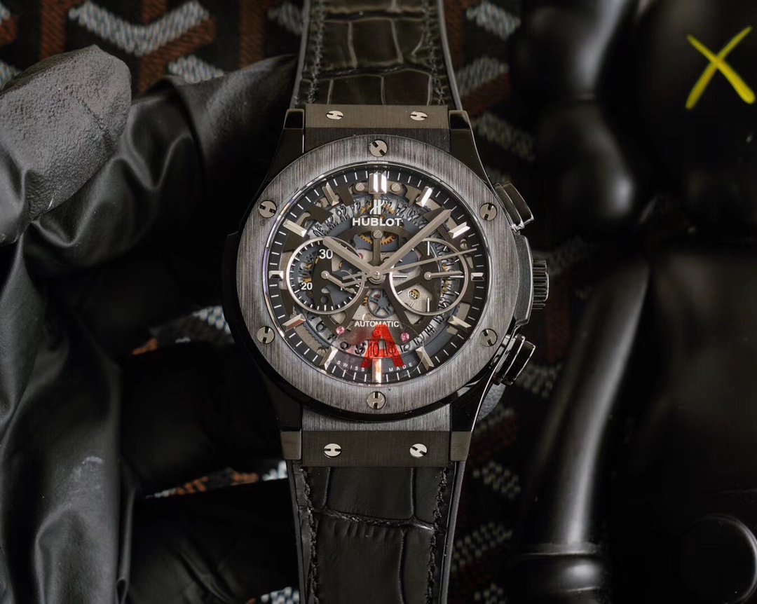 Produced by HB: hublot CLASSIC FUSION collection, 45mm in diameter, case 316L stainless steel, durable sapphire glass, Swarovski diamond setting, imported with 7750 more magic chronograph movement, restoring all the original functions, resonating in diffe