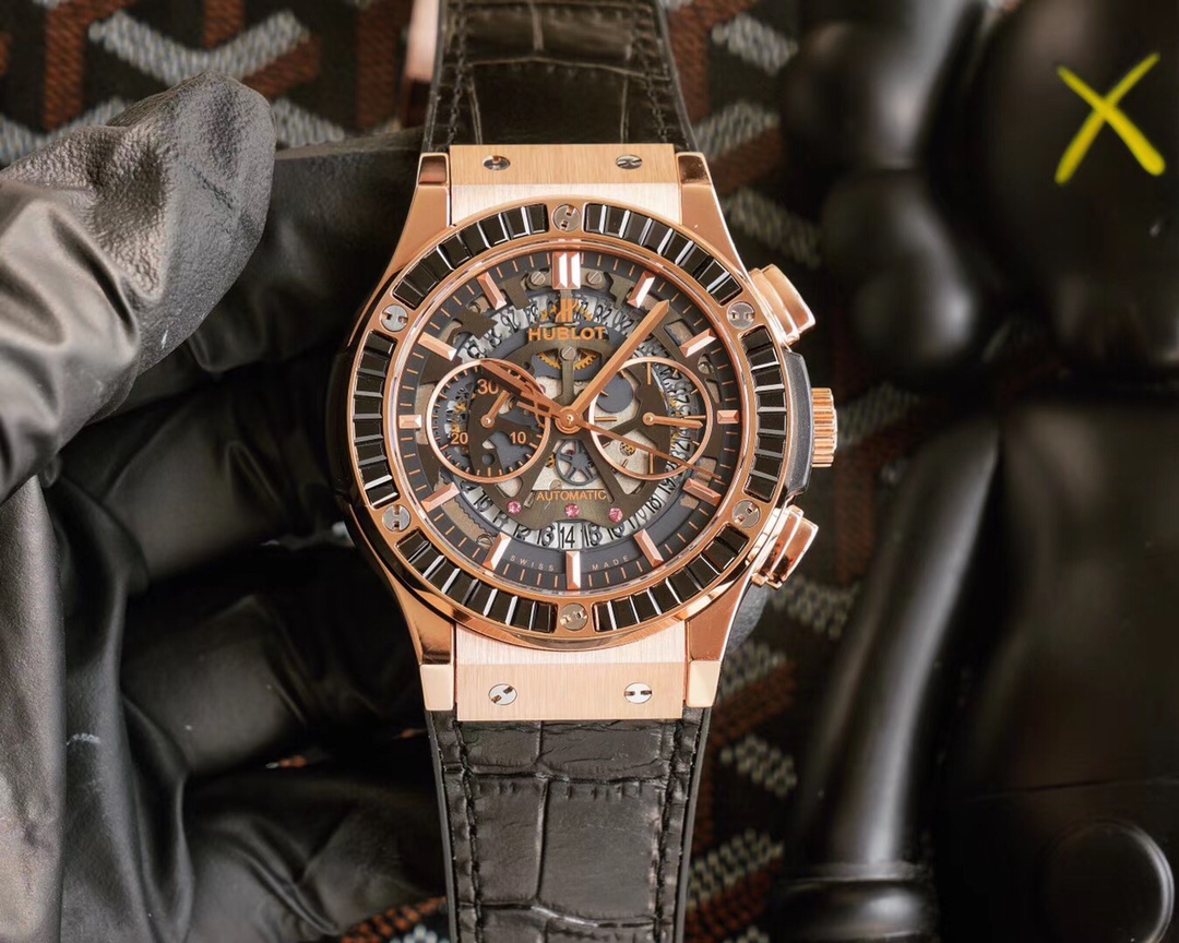 Produced by HB: hublot CLASSIC FUSION collection, 45mm in diameter, case 316L stainless steel, durable sapphire glass, Swarovski diamond setting, imported with 7750 more magic chronograph movement, restoring all the original functions, resonating in diffe