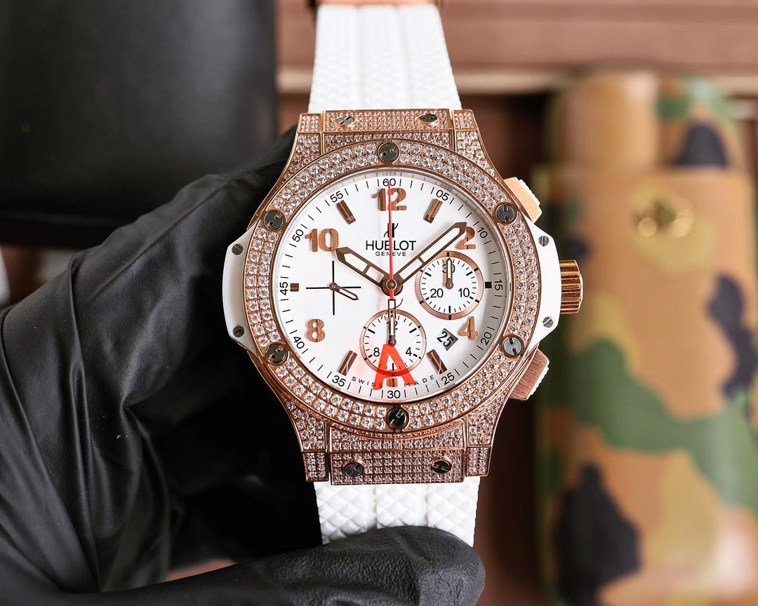 HB craftsmanship by HUBLOT
New upgraded Hublot BIG BANG 4100 movement
301.PX.130.RX double sapphire glass, 44mm original model, strongest sub-model, original 4100 multi-function chronograph movement, movement power reserve: 42-hour swing frequency 28,800,