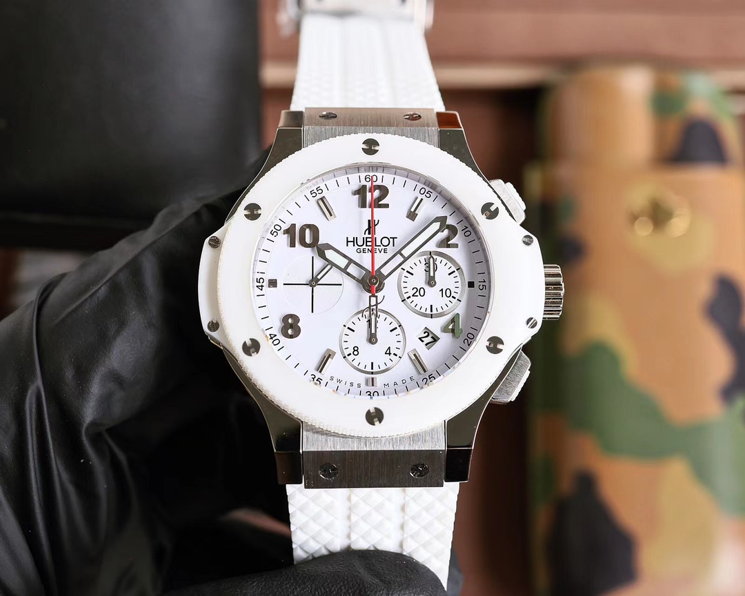 HB craftsmanship by HUBLOT
New upgraded Hublot BIG BANG 4100 movement
301.PX.130.RX double sapphire glass, 44mm original model, strongest sub-model, original 4100 multi-function chronograph movement, movement power reserve: 42-hour swing frequency 28,800,