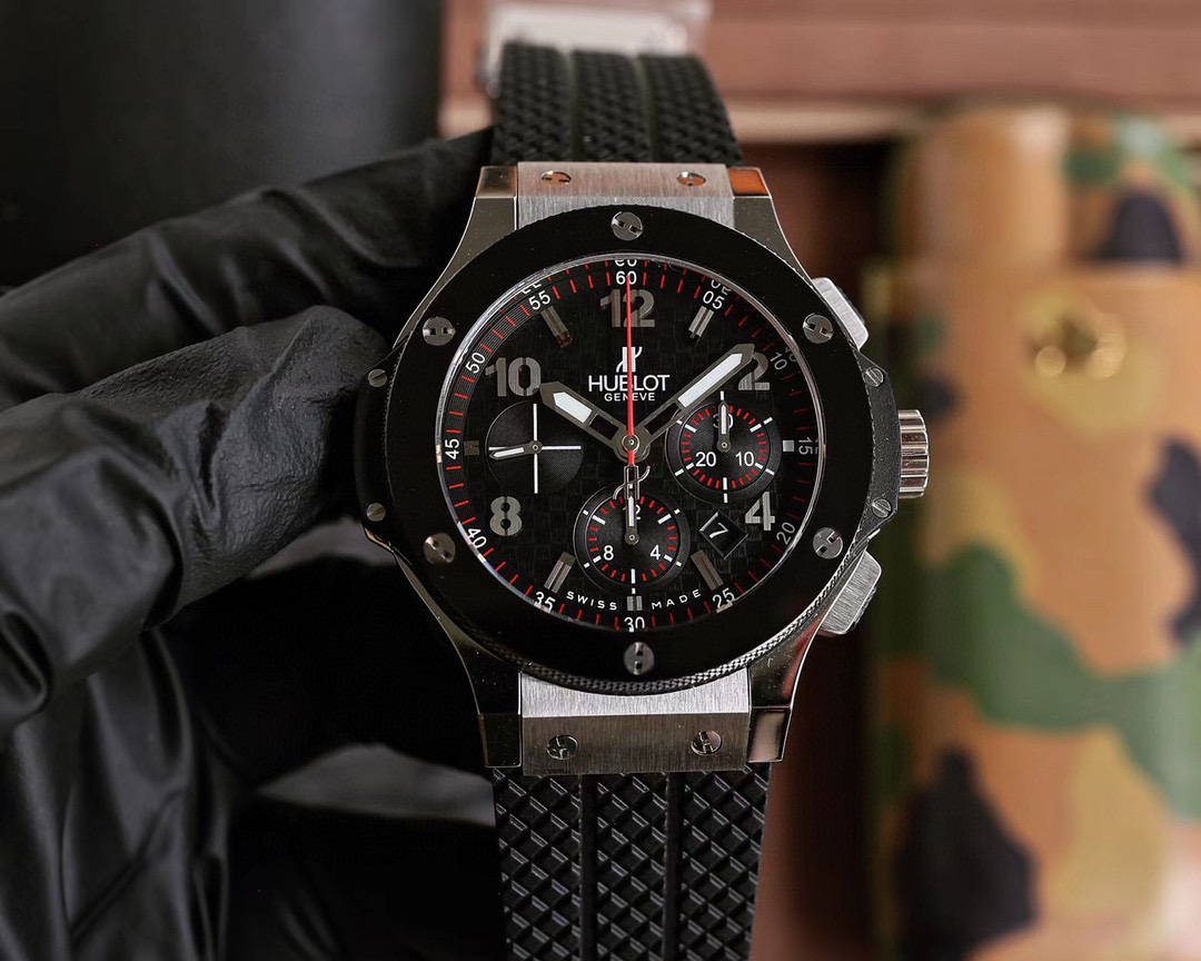 HB craftsmanship by HUBLOT
New upgraded Hublot BIG BANG 4100 movement
301.PX.130.RX double sapphire glass, 44mm original model, strongest sub-model, original 4100 multi-function chronograph movement, movement power reserve: 42-hour swing frequency 28,800,