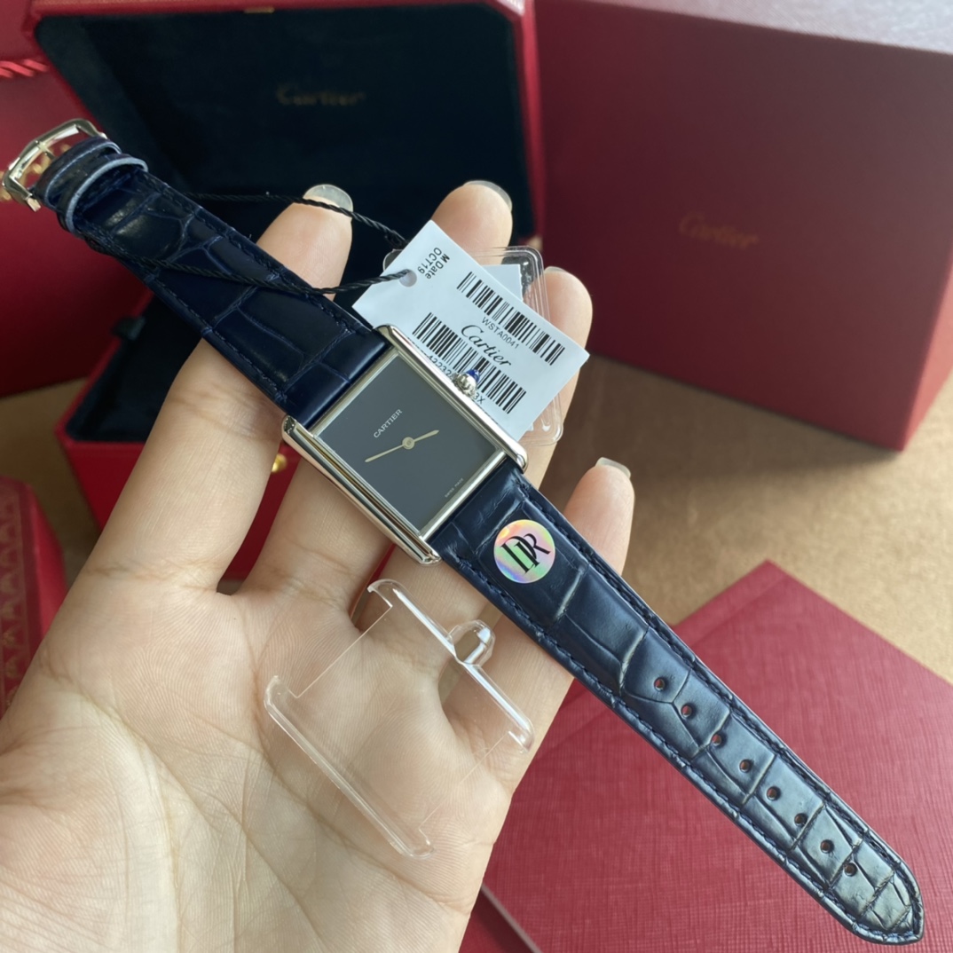 From DR Factory! Cartier Tant Must Tank tricolor collection. Summer vibrant dials add a touch of sunshine to life ?? The Tank Must watch draws inspiration directly from the Tank Louis Cartier watch, with lines and contours closer to historical models. The