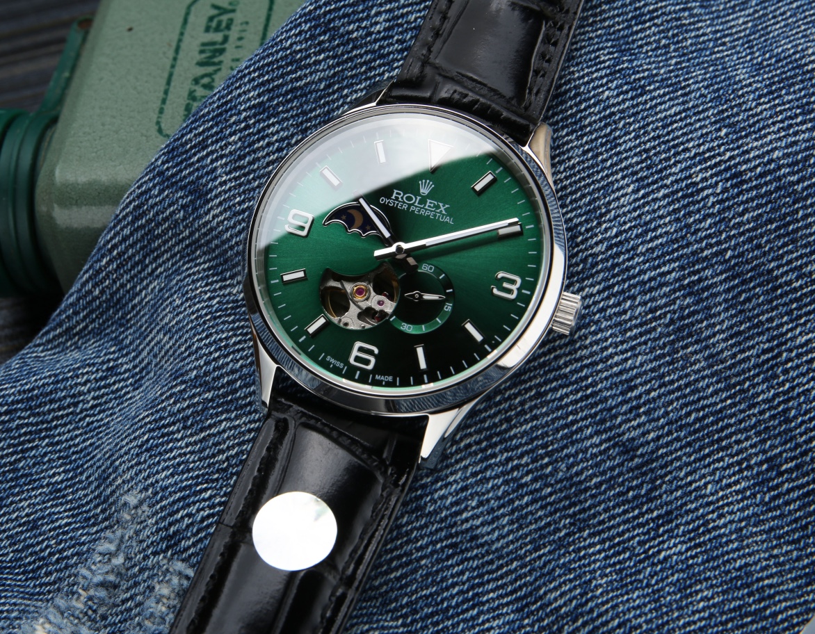 J5 produce: White leather P: 720. Steel strip ?20. (This product has been strictly tested for water pressure resistance up to 120 m ??)