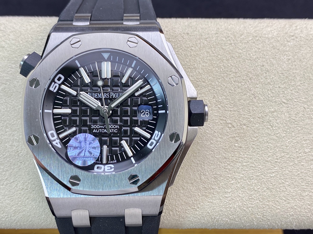 JF benchmark Audemars Piguet AP Royal Oak Offshore 15703 New V9S Super Edition 1: V9S Super Edition upgraded with the same classic calendar font as the original 2: The same movable watch head grain with the same feel as the original Strongest Edition Divi
