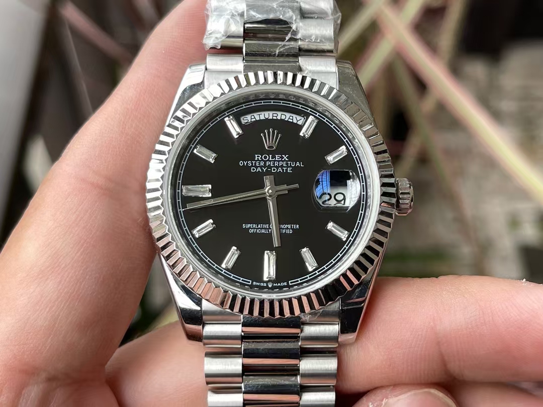Web photo: All the amazing - comes from the constant breakthrough, cloning another super replica in history: the Day-Date 40 series - full weight (official full watch weighs about 215 grams).

Pushing the limits of traditional craftsmanship: The common st
