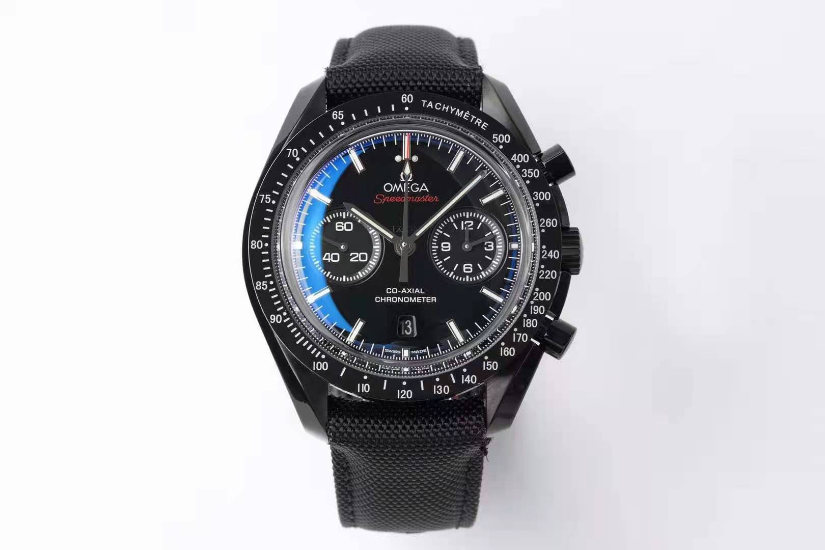 The Omega Speedmaster Moon Dark Side Running Seconds Chronograph mechanical men's watch is equipped with the stable original 9300 automatic movement. The 3 o 'clock dial is 12 hours and the 9 o 'clock dial is small seconds chronograph. [1] The case thickn