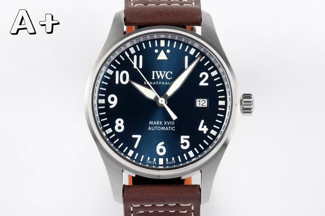 ??230 IWC Mark 18 series, retro style IW327006 watch, grand debut. With a touch of retro charm in the simple business design, the 40mmX11mm watch is made of lightweight and sturdy grade 5 titanium. Not only is it more wear-resistant and corrosion-resistan