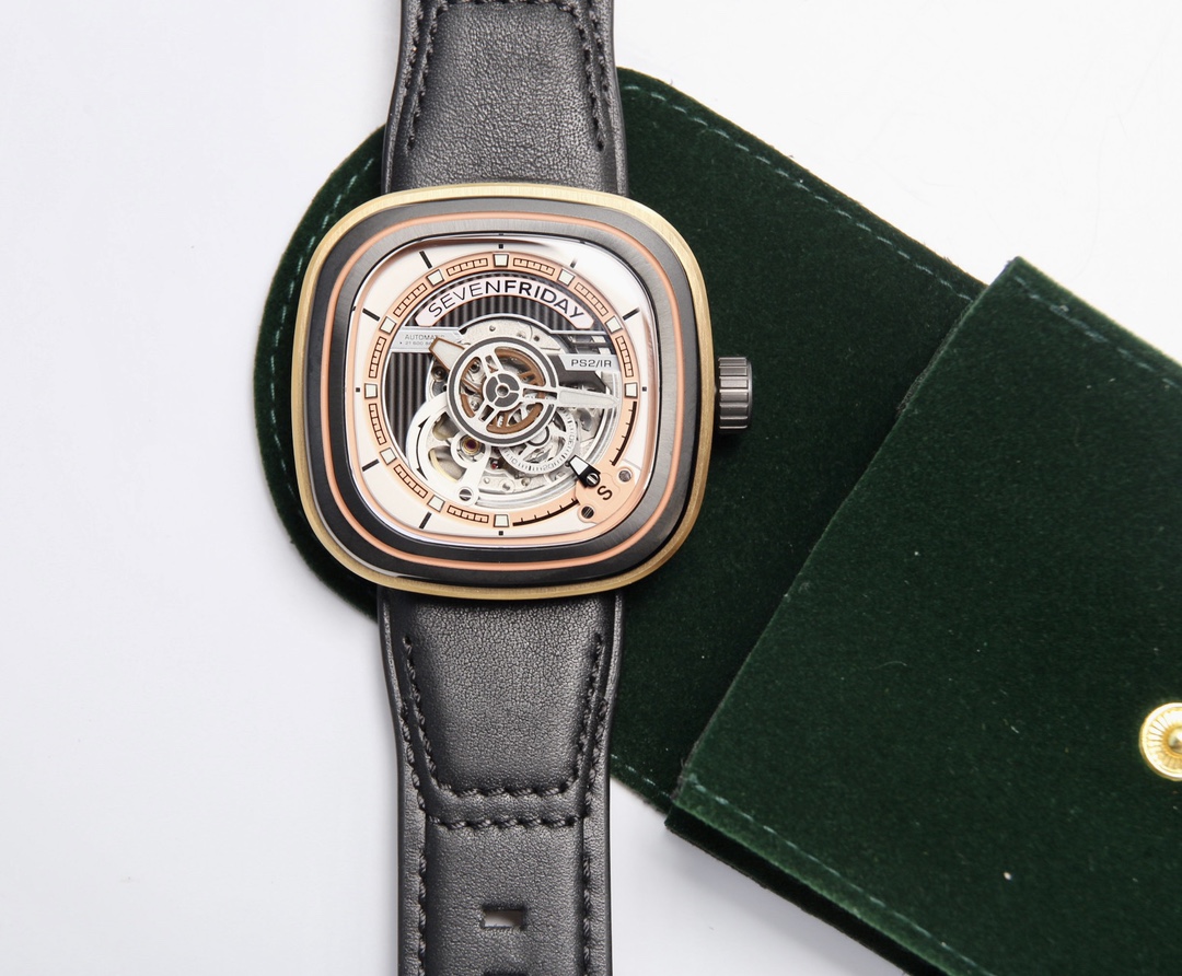 P.650.
SEVENFRIDAY PS2/02
The colors of the world are ever-changing, black and white, simple, fluorescent, PS2/02, no limits. The gun-metallic underbody reveals its understated nature, and the Geneva stripes add to the traditional spirit. The PS2/02 is mo