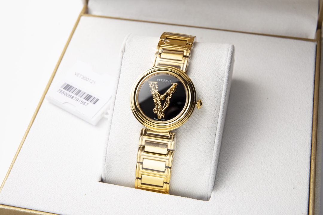 P: 510.
VERSACE Versace green dial steel band Quartz Ladies' watch 28mm Unique style design outstanding Baroque VIRTUS carving Every texture exudes elegance and unrestrained naturalness, sapphire crystal, equipped with original Swiss quartz movement, 50 m